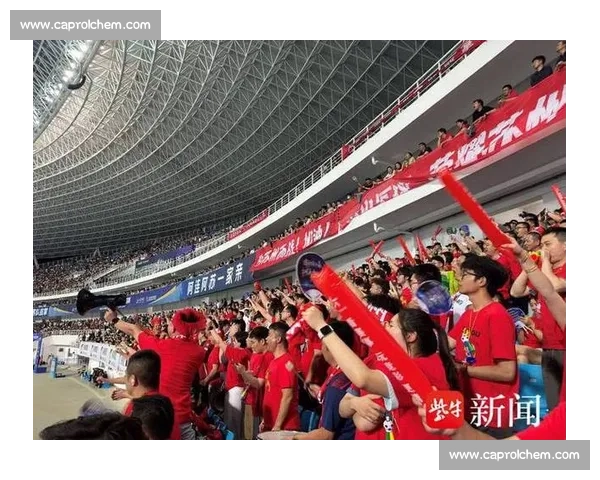 苏超暖心时刻!主队球迷集体高呼 “进一个”,客队球员含泪致谢 苏超暖心时刻!主队球迷集体高呼 “进一个”,客队球员含泪致谢