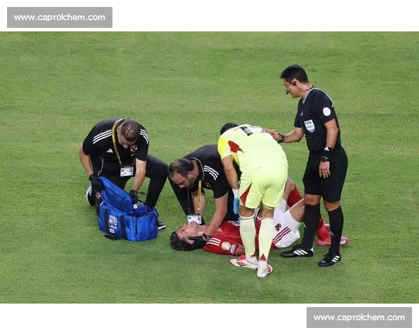 世俱杯揭幕战悲剧！阿舒尔 12 分钟锁骨骨折含泪退场