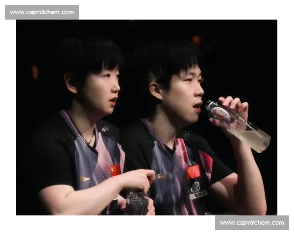 王楚钦合影反差引热议:对孙颖莎主动,对曼昱躲后排? 王楚钦合影反差引热议:对孙颖莎主动,对曼昱躲后排?