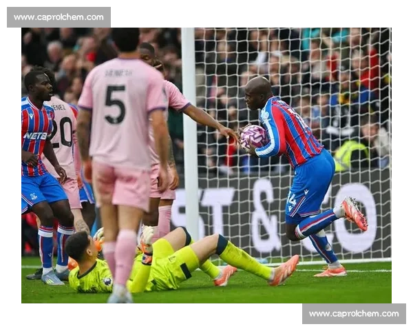 水晶宫携 7 人团队 4 箱证据赴 CAS 听证 力证欧足联双重标准