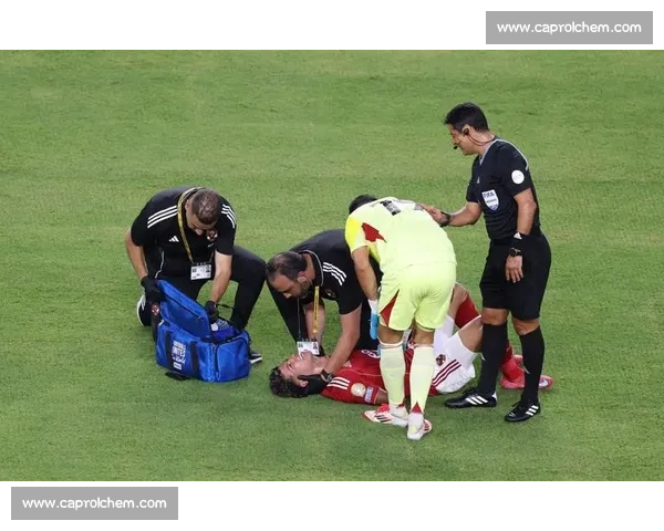 世俱杯揭幕战悲剧！阿舒尔 12 分钟锁骨骨折含泪退场